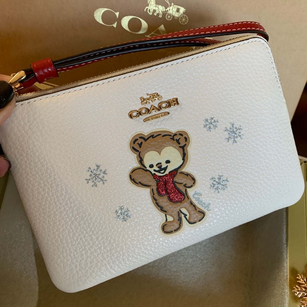 Authentic COACH Pebbled leather 🎄🧸 top zip wristlet with 2 charms in Gift box - Picture 5 of 11